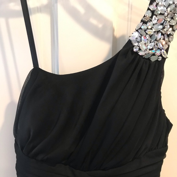 BLong Formal Dress - Picture 3 of 4